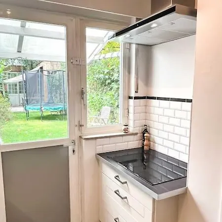 Charming 3-bedroom House With Big City Garden, Ideal For Expats Or Families Appartement *