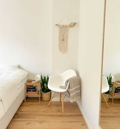 Appartement Charming 3-bedroom House With Big City Garden, Ideal For Expats Or Families *