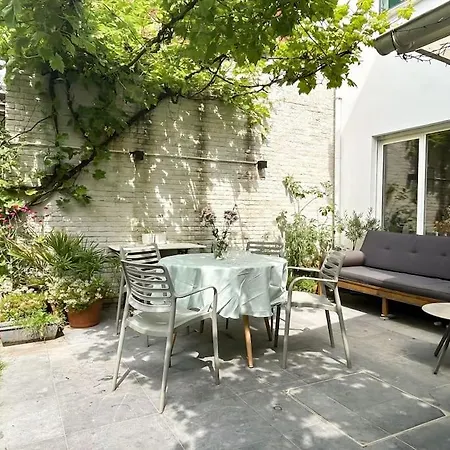 Lejlighed Charming 3-bedroom House With Big City Garden, Ideal For Expats Or Families *